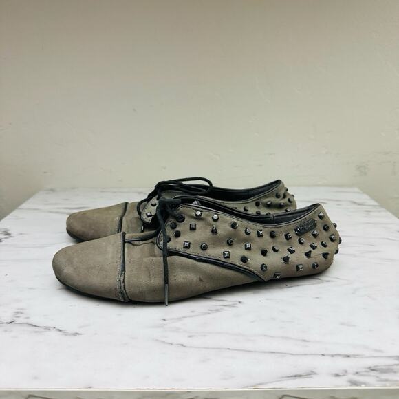 Volcom One Way Gray Studded Leather Slip On Shoes Women’s Size 7 - Picture 1 of 5